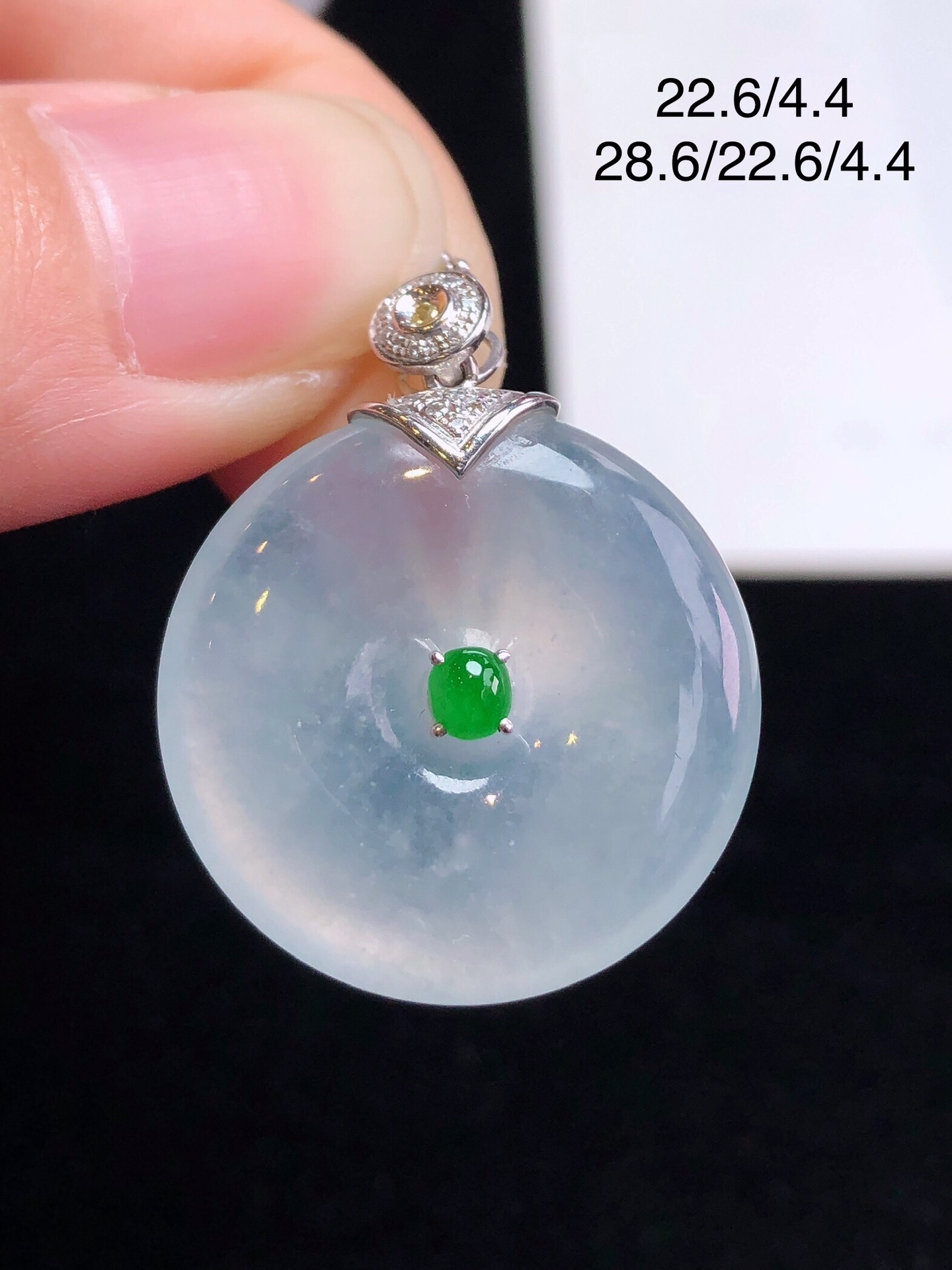 必备的翡翠单品—冰种平安扣