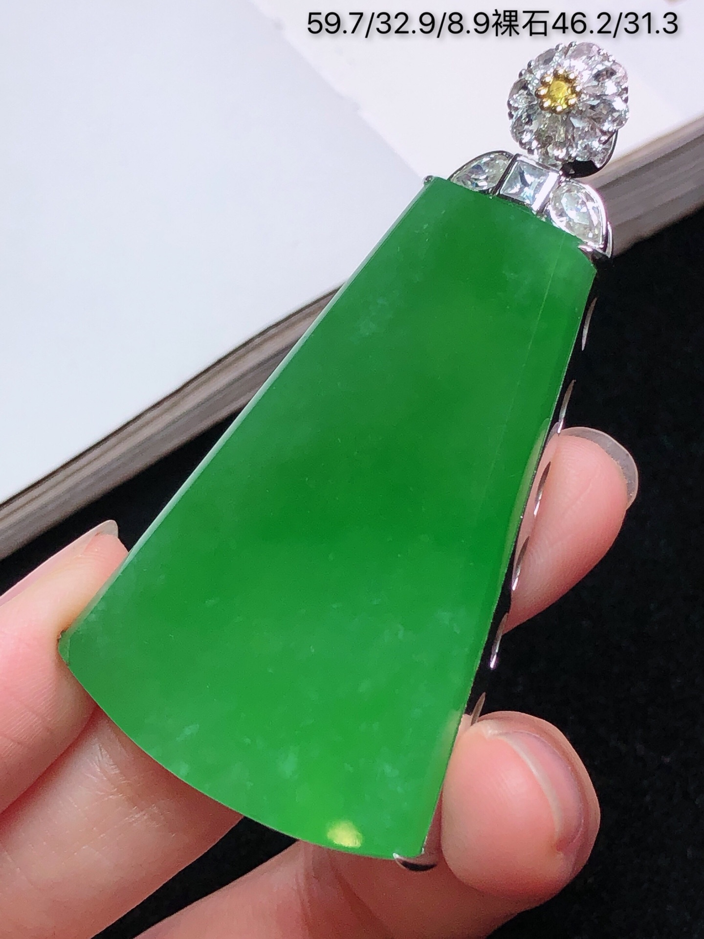 满绿无事牌吊坠