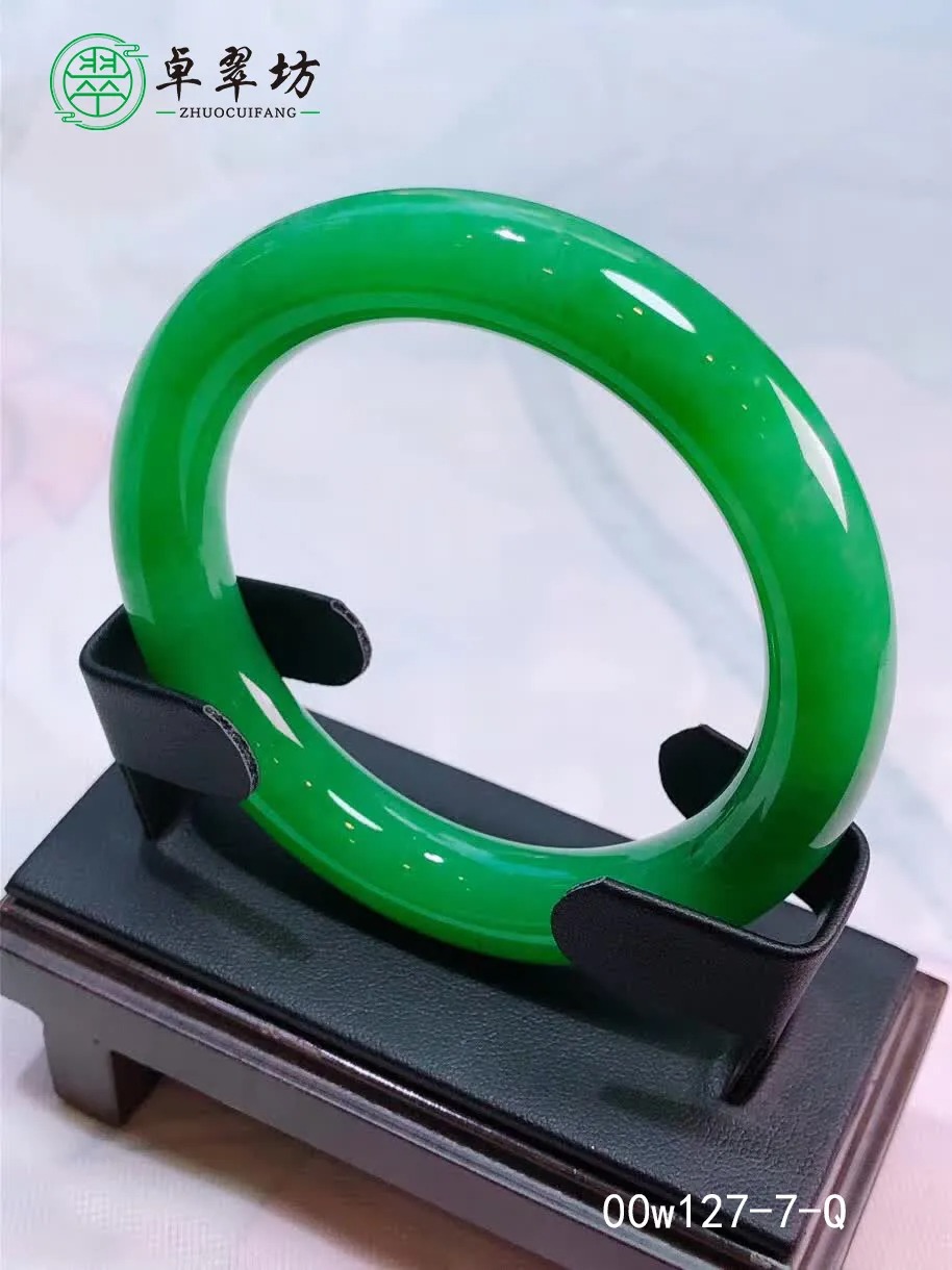 翡翠界的“一蛋 二镯 三珠链”。(图4) 翡翠界的“一蛋 二镯 三珠链”。(图4)