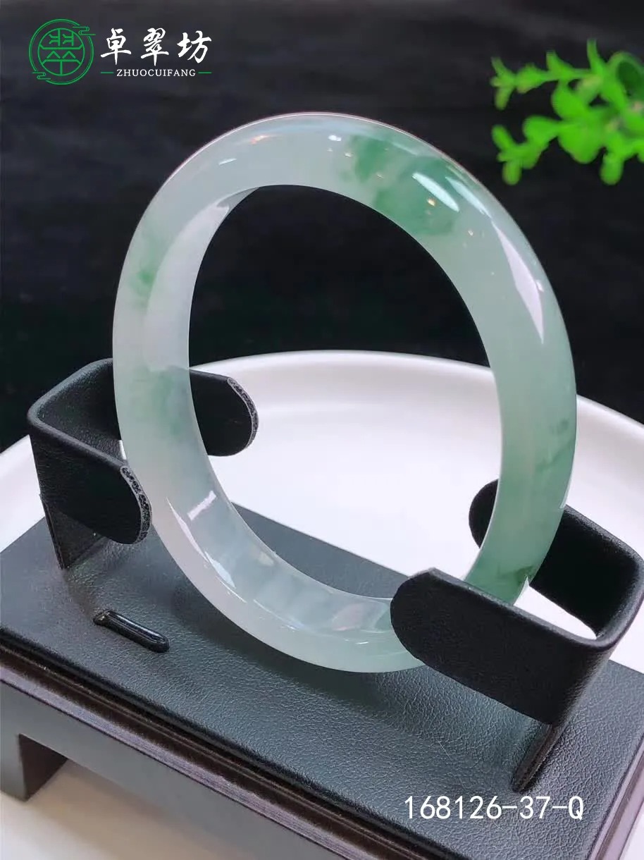 翡翠界的“一蛋 二镯 三珠链”。(图5) 翡翠界的“一蛋 二镯 三珠链”。(图5)