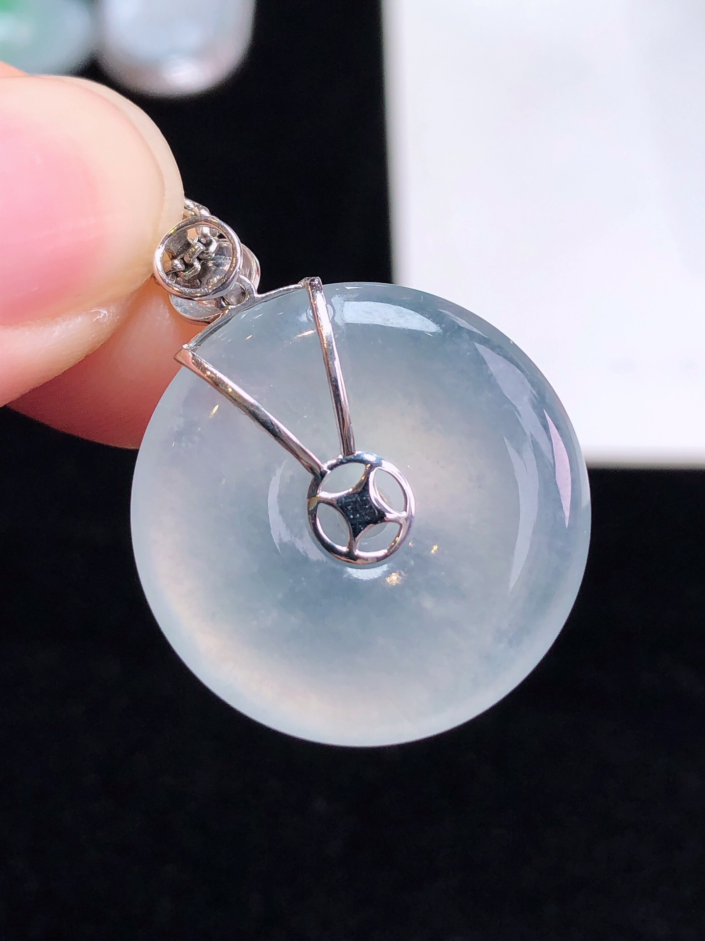 必备的翡翠单品—冰种平安扣(图4)