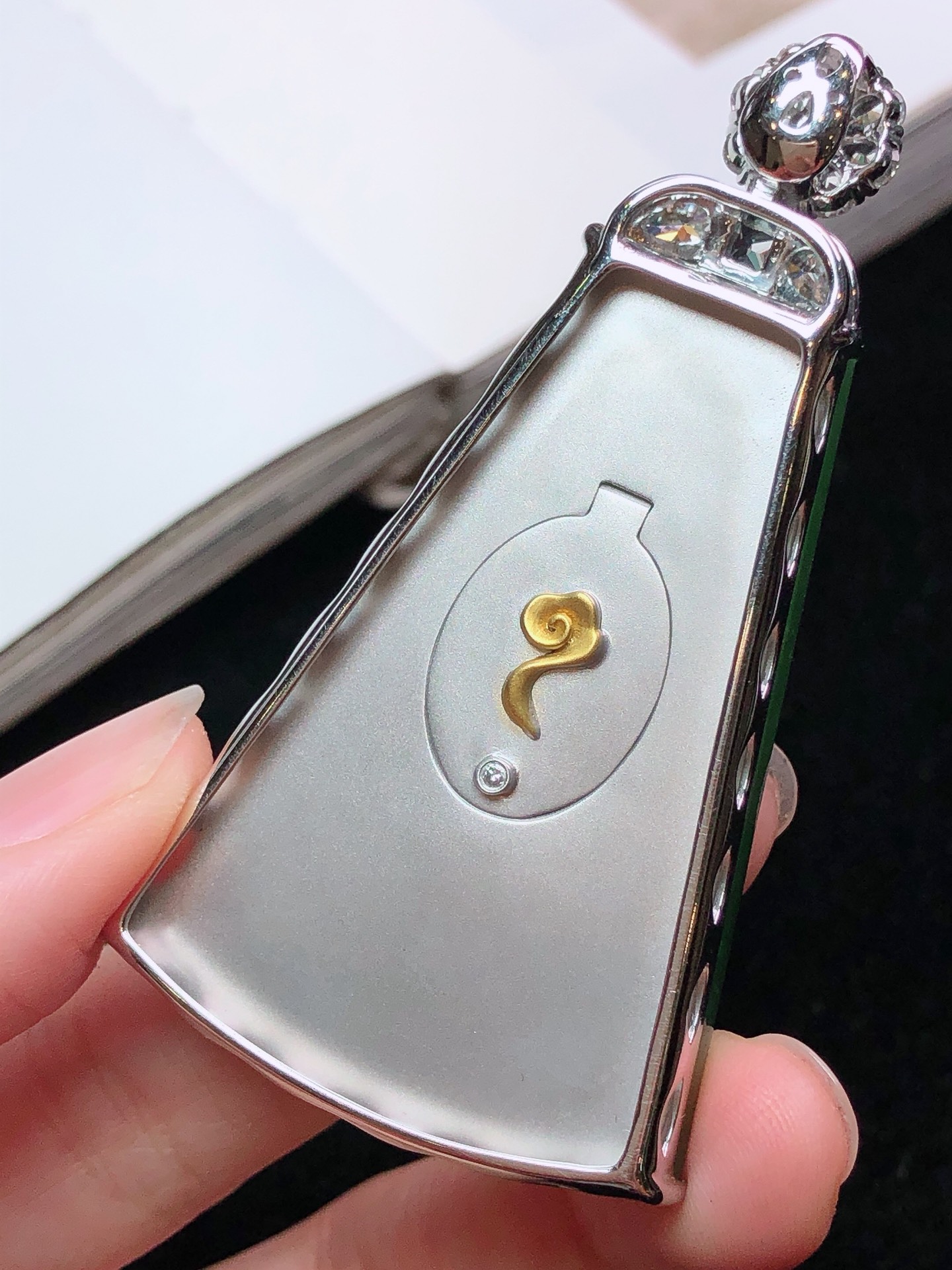 满绿无事牌吊坠(图3) 满绿无事牌吊坠(图3)